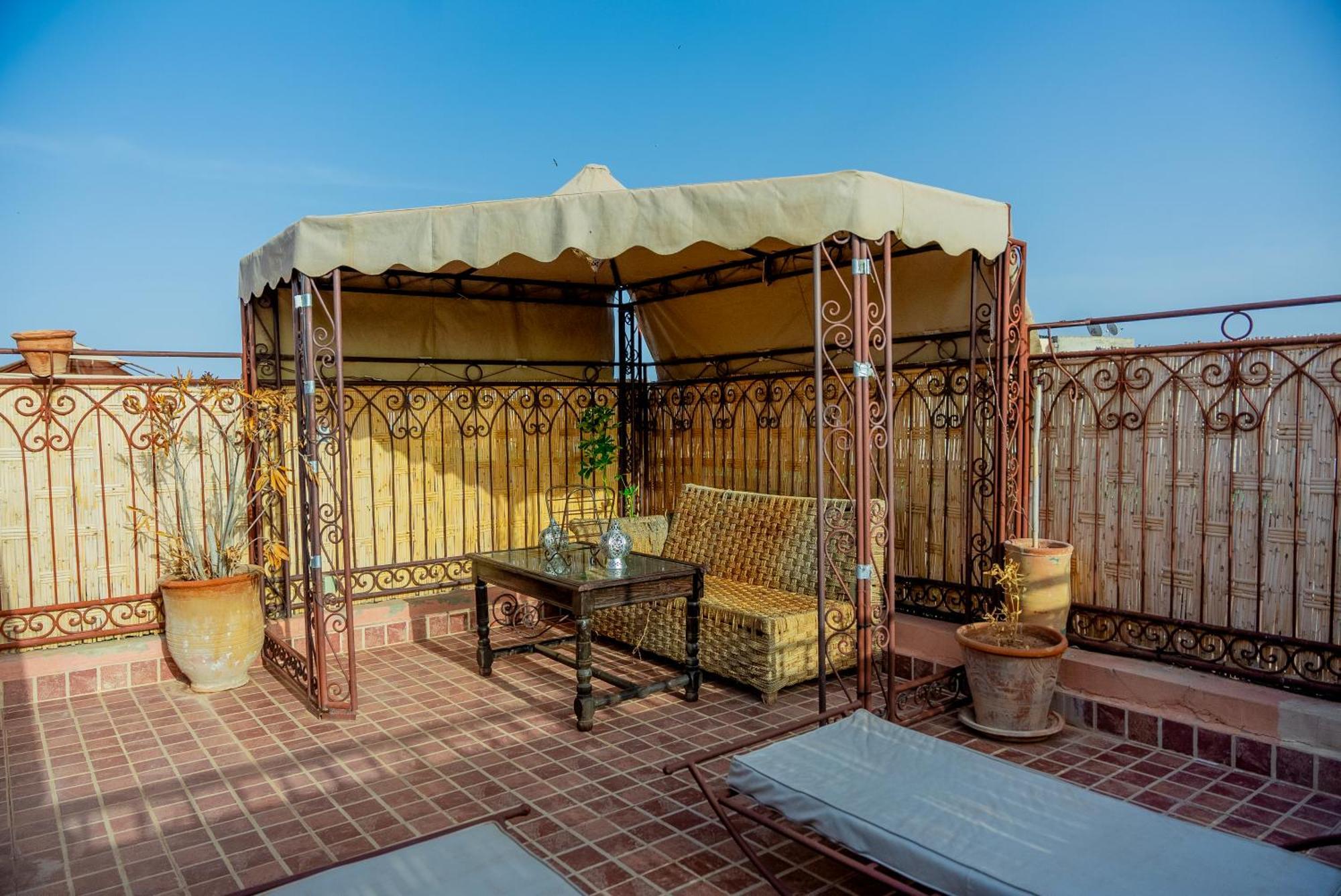 Riad The Moroccans Pool And Terrace มาร์ราเกช ภายนอก รูปภาพ